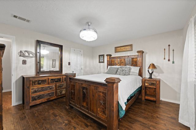 605 Owens Drive, Crowley, TX 76036