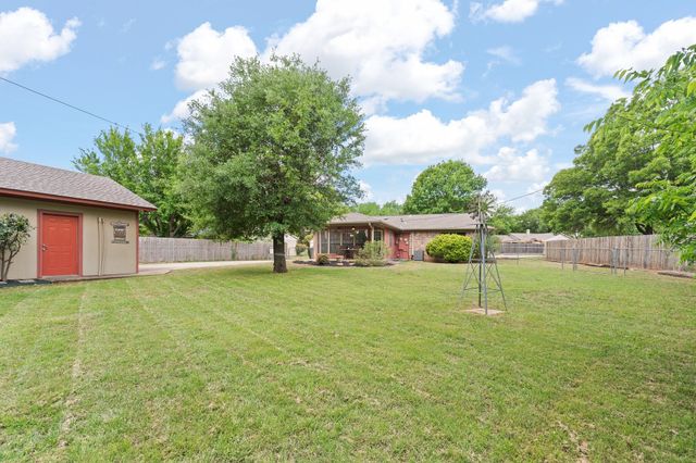 605 Owens Drive, Crowley, TX 76036