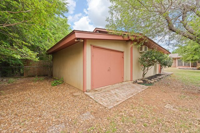 605 Owens Drive, Crowley, TX 76036