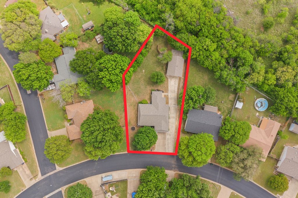 605 Owens Drive, Crowley, TX 76036