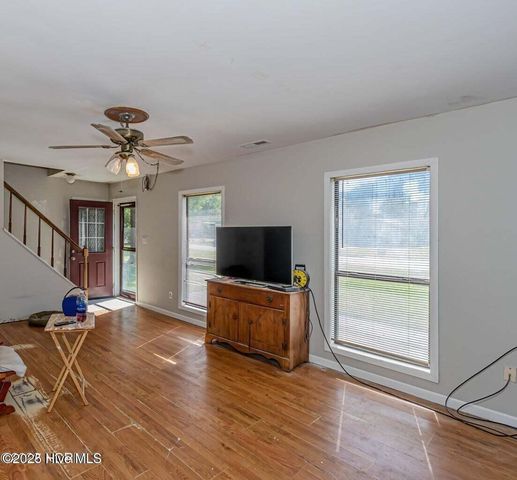 105 Woodside Court, Jacksonville, NC 28546