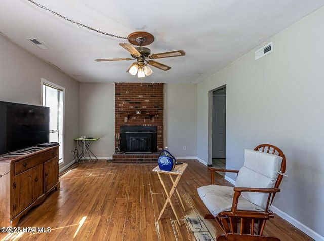 105 Woodside Court, Jacksonville, NC 28546
