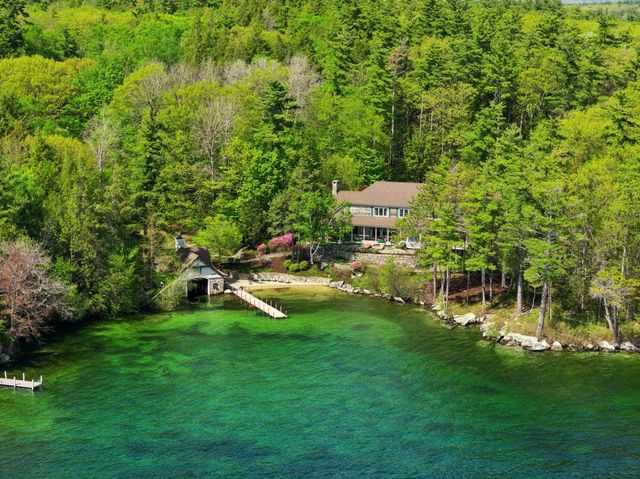 80 Parker Island Road, Wolfeboro, NH 03894