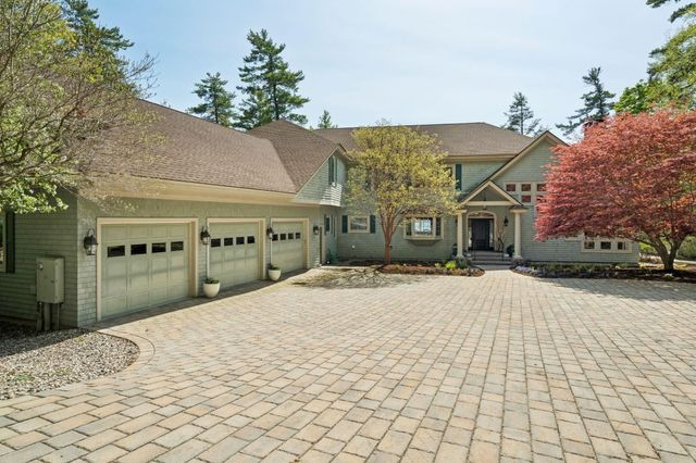 80 Parker Island Road, Wolfeboro, NH 03894