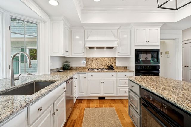 80 Parker Island Road, Wolfeboro, NH 03894
