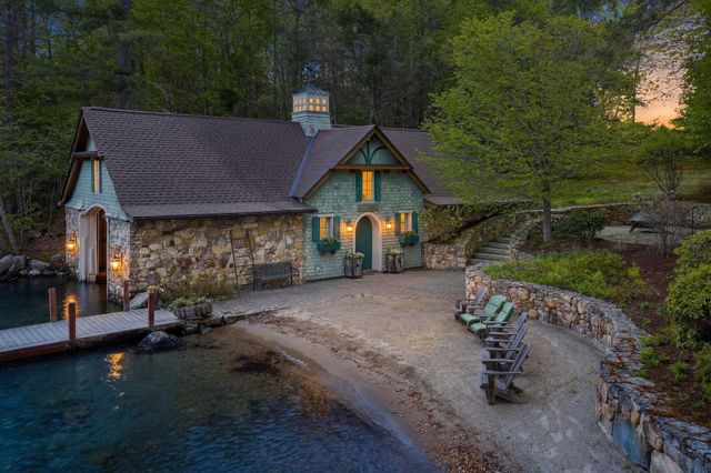 80 Parker Island Road, Wolfeboro, NH 03894