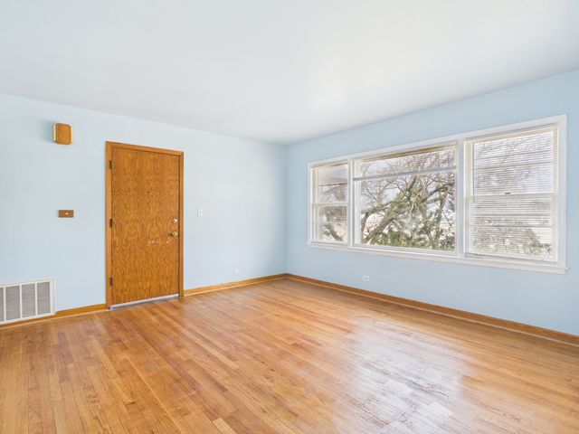 755 Dulles Road E, Des Plaines, IL 60016