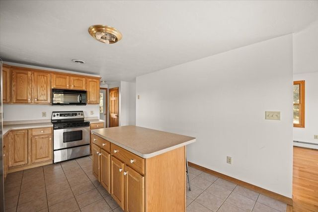 1652 State Rd, Plymouth, MA 02360