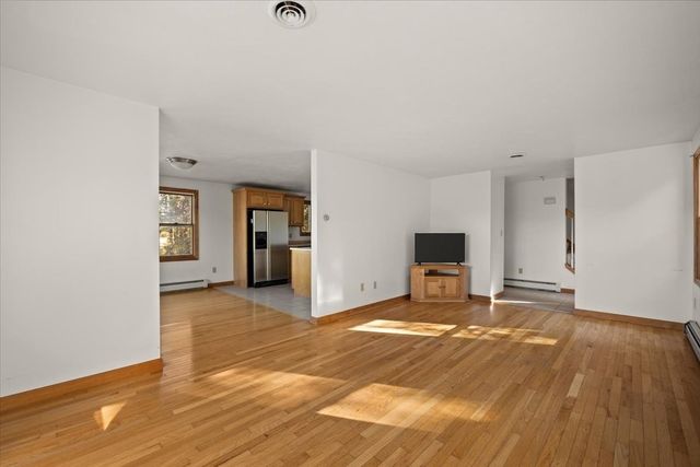 1652 State Rd, Plymouth, MA 02360