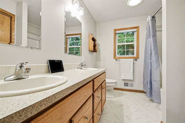 102 Hunters Trail Court, Middleville, MI 49333