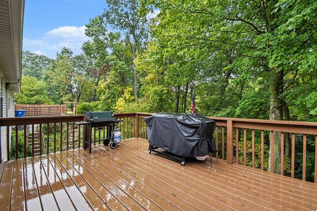 102 Hunters Trail Court, Middleville, MI 49333