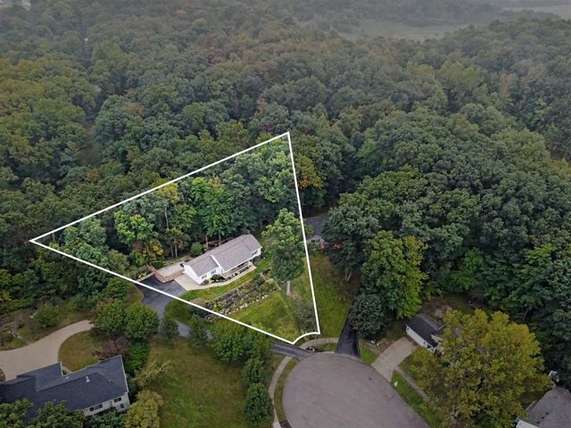 102 Hunters Trail Court, Middleville, MI 49333