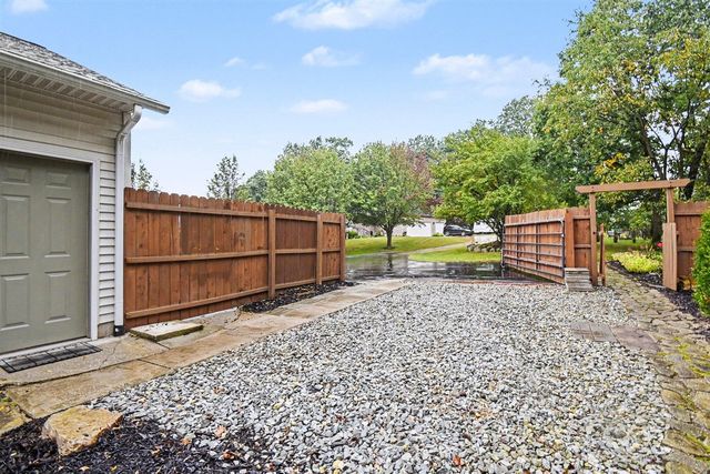 102 Hunters Trail Court, Middleville, MI 49333