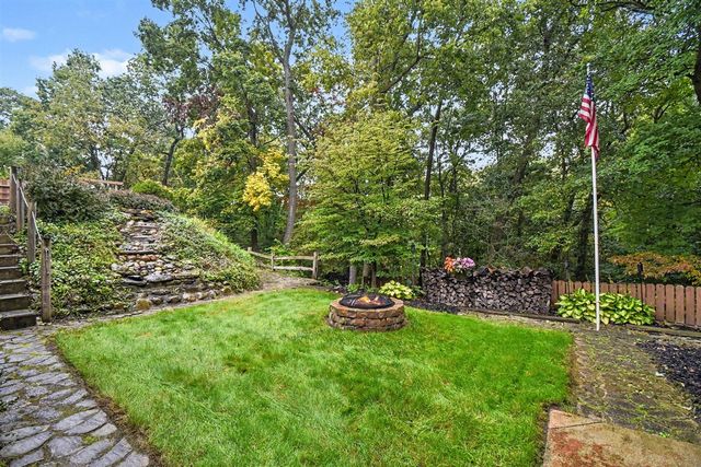 102 Hunters Trail Court, Middleville, MI 49333