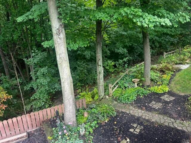 102 Hunters Trail Court, Middleville, MI 49333