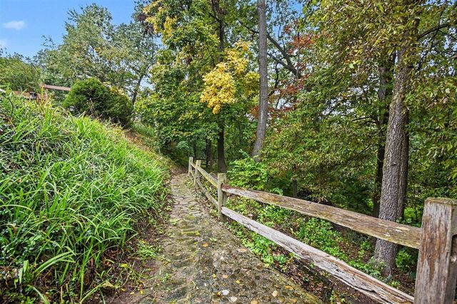 102 Hunters Trail Court, Middleville, MI 49333
