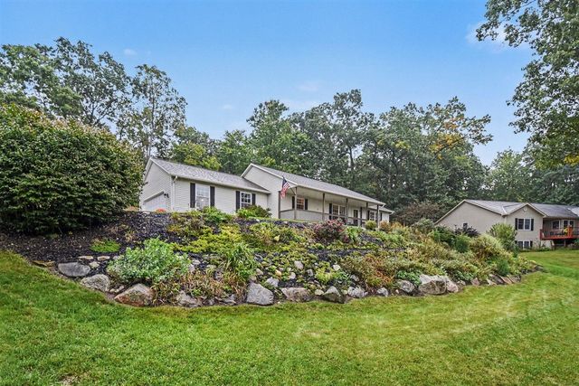 102 Hunters Trail Court, Middleville, MI 49333