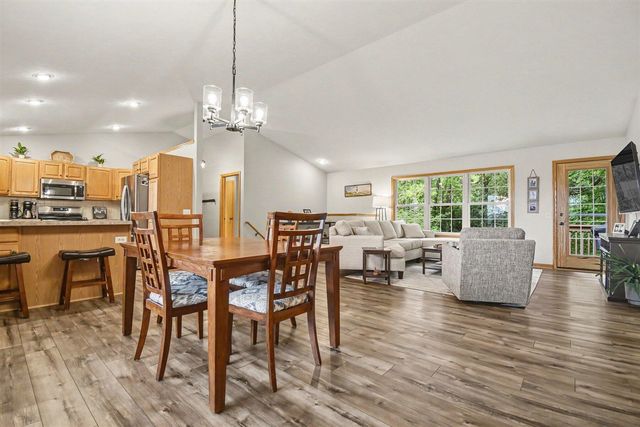 102 Hunters Trail Court, Middleville, MI 49333