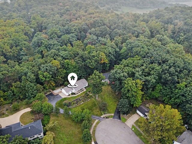 102 Hunters Trail Court, Middleville, MI 49333