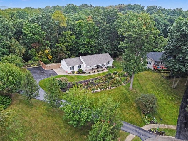 102 Hunters Trail Court, Middleville, MI 49333