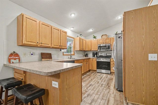 102 Hunters Trail Court, Middleville, MI 49333