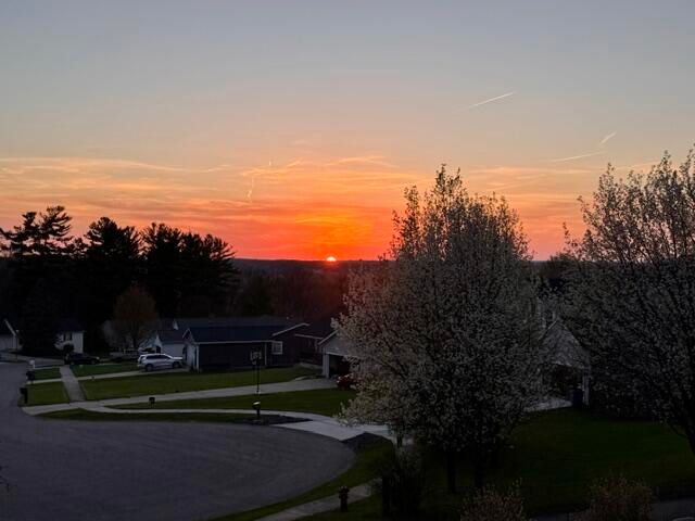 102 Hunters Trail Court, Middleville, MI 49333