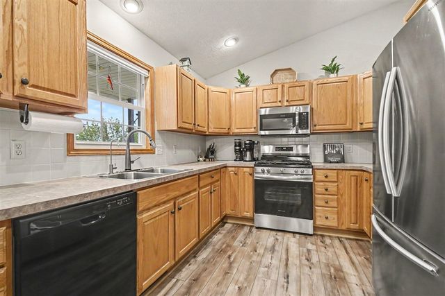 102 Hunters Trail Court, Middleville, MI 49333