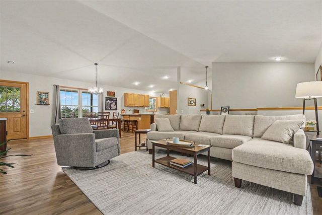102 Hunters Trail Court, Middleville, MI 49333