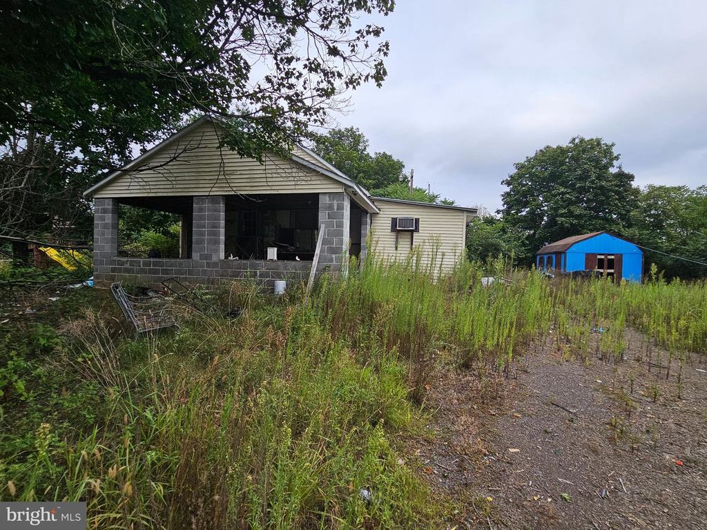 242 CAMPGROUND RD, Carlisle, PA 17015