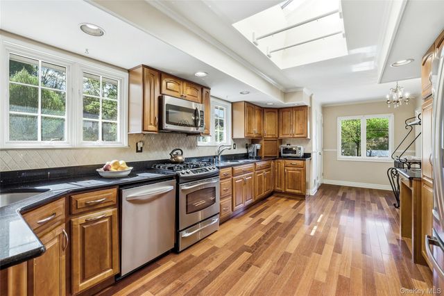 35 Mayer Drive, Suffern, NY 10901