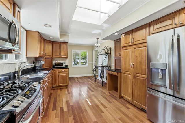 35 Mayer Drive, Suffern, NY 10901