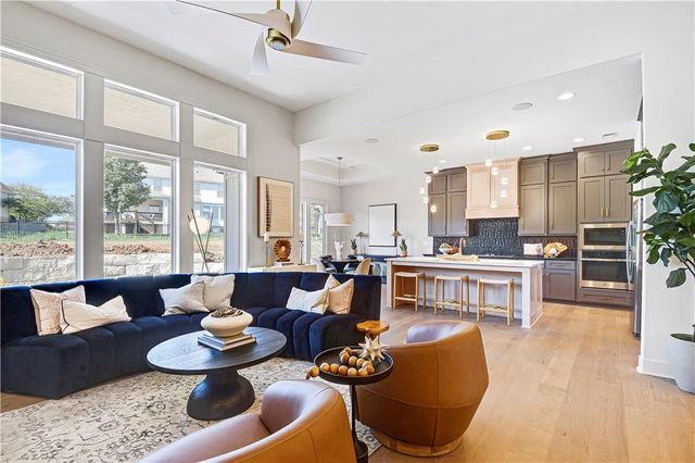 22121 W 93rd Terrace, Lenexa, KS 66220