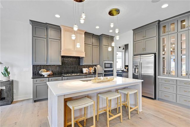 22121 W 93rd Terrace, Lenexa, KS 66220