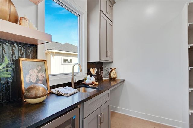 22121 W 93rd Terrace, Lenexa, KS 66220
