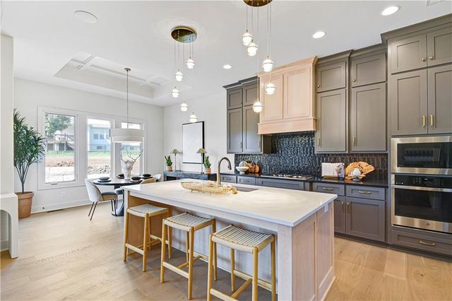 22121 W 93rd Terrace, Lenexa, KS 66220