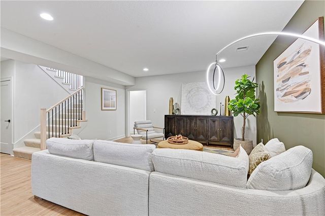22121 W 93rd Terrace, Lenexa, KS 66220