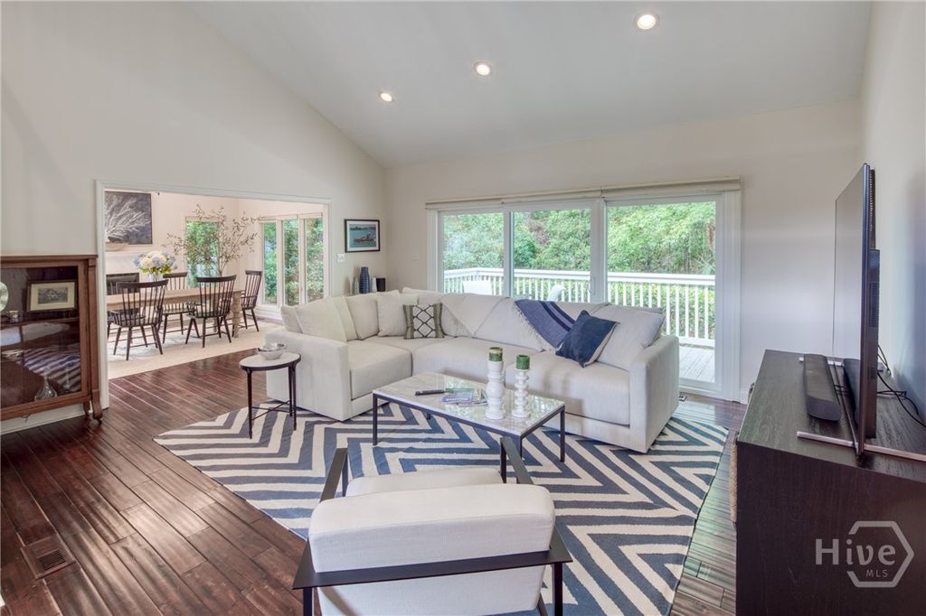 Image 4 of property listing at 12 Riding Lane, Savannah, GA 31411