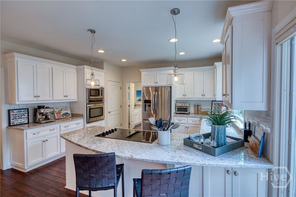 Image 8 of property listing at 12 Riding Lane, Savannah, GA 31411