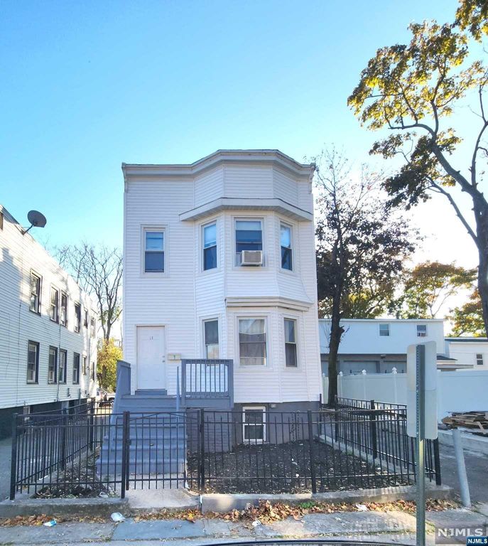 13 Lindsley Place, East Orange, NJ 07018