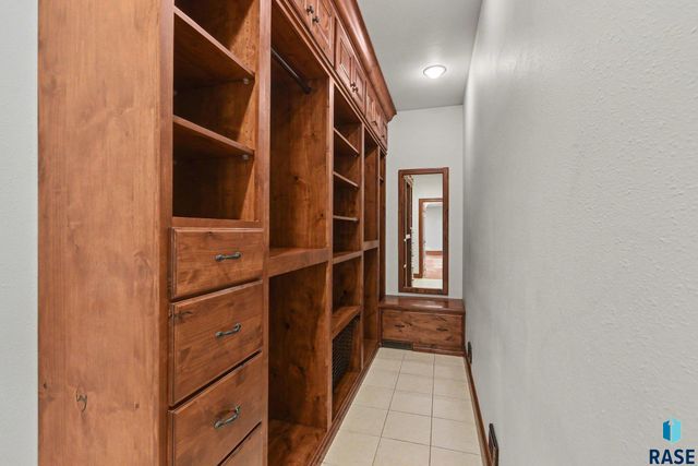 301 E 32nd St Street, Sioux Falls, SD 57105