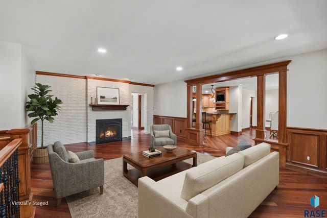 301 E 32nd St Street, Sioux Falls, SD 57105