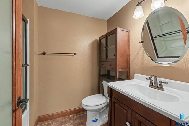 301 E 32nd St Street, Sioux Falls, SD 57105