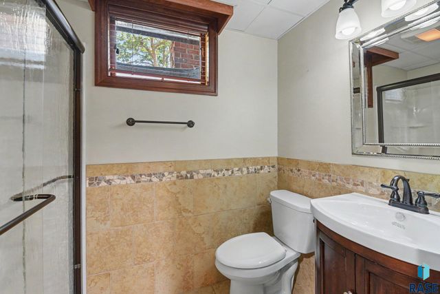 301 E 32nd St Street, Sioux Falls, SD 57105