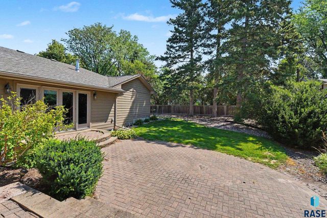 301 E 32nd St Street, Sioux Falls, SD 57105