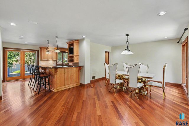 301 E 32nd St Street, Sioux Falls, SD 57105