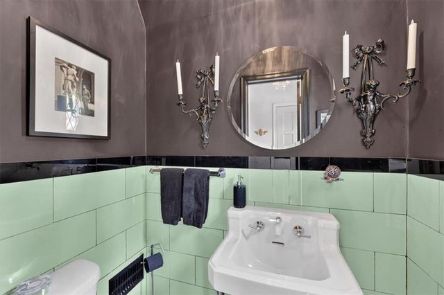 127 W 69th Street, Kansas City, MO 64113