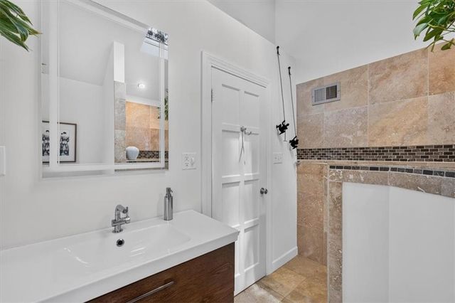 127 W 69th Street, Kansas City, MO 64113