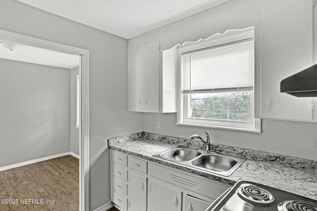 4905 OAKSIDE Drive, Jacksonville, FL 32244