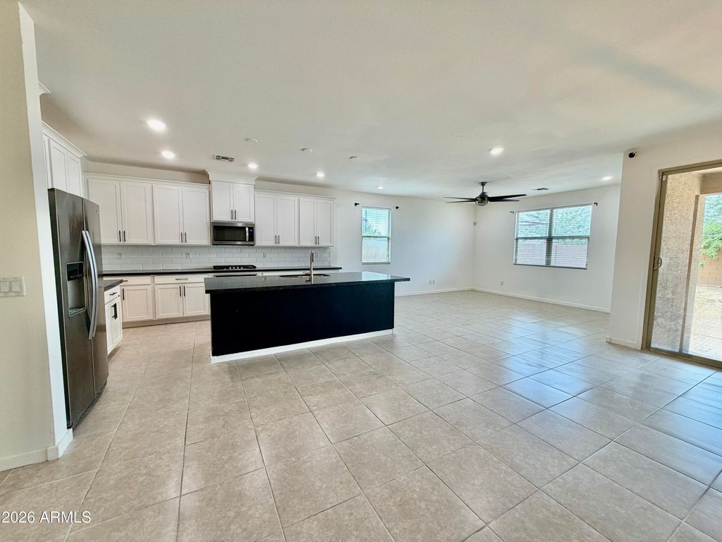 18083 W WOLF Street, Goodyear, AZ 85395 — photo 2