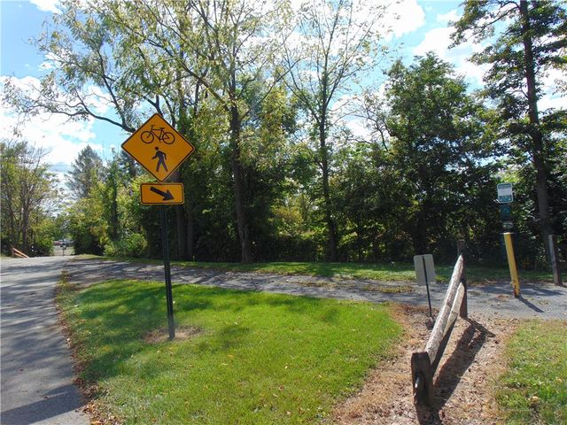 643 Dogwood Lane, Stockertown Boro, PA 18040
